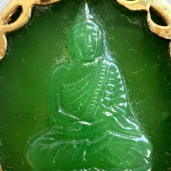 Vintage Green Glass Buddha Pendant | Dhyana Mudra | Mid-Century Chinese Export - Picture 4 of 9